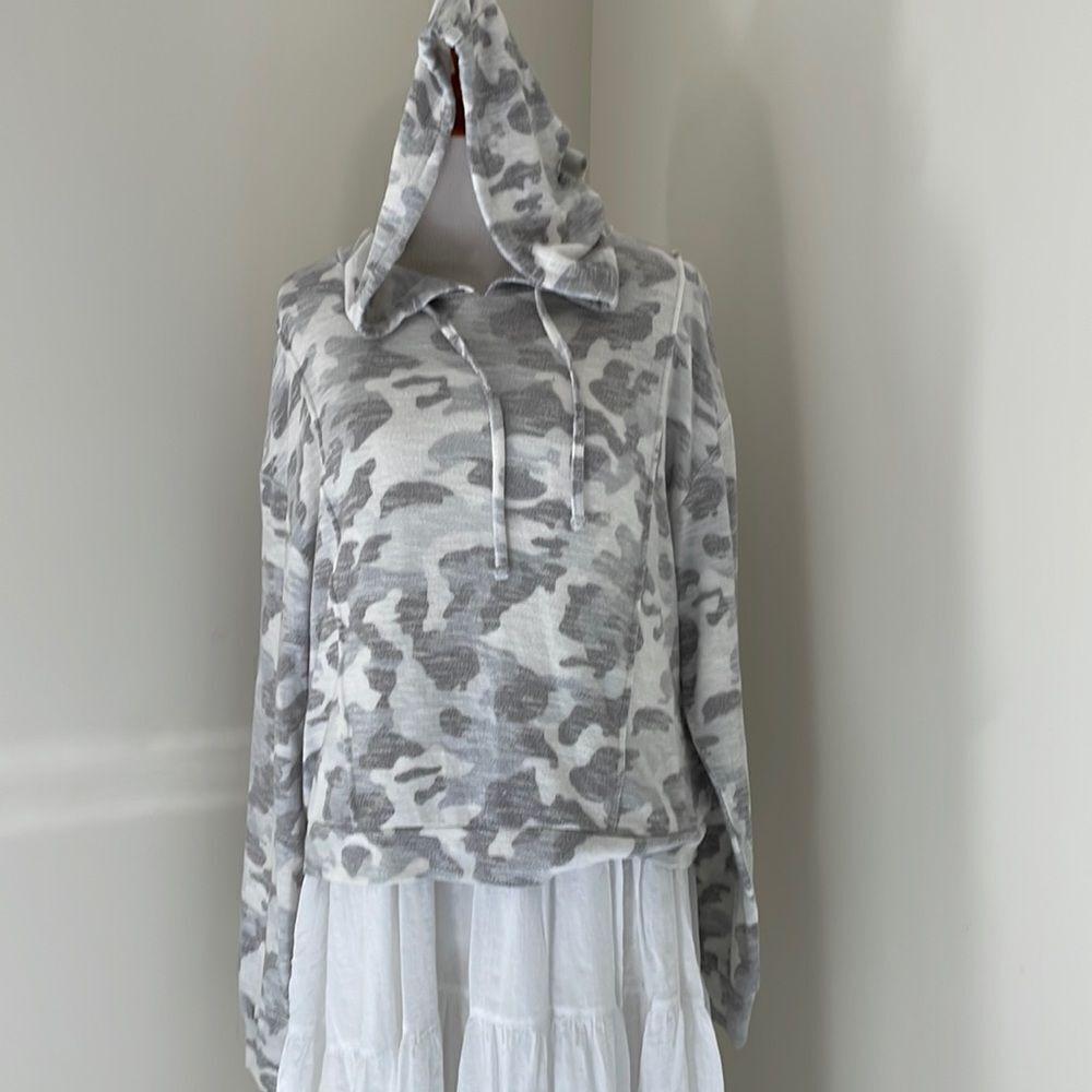 Gray camouflage hooded crop top long sleeves
